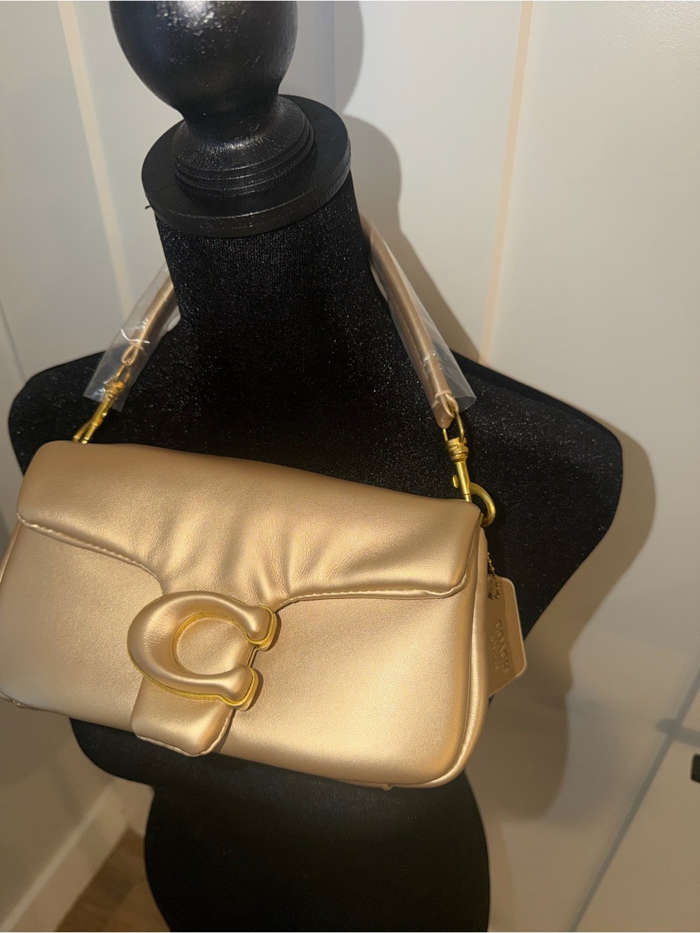 Coach Pillow Tabby 18 Shoulder Bag – Metallic Soft Gold ✨